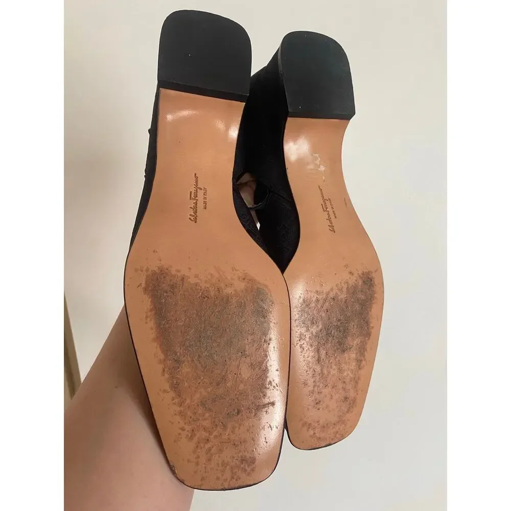 Ferragamo size 9 black fabric Mary Jane low heels